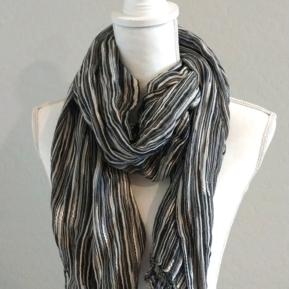 Black and cream stripe scarf EUC